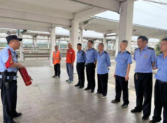 永修铁路警方组织铁路内部单位开展消防培训