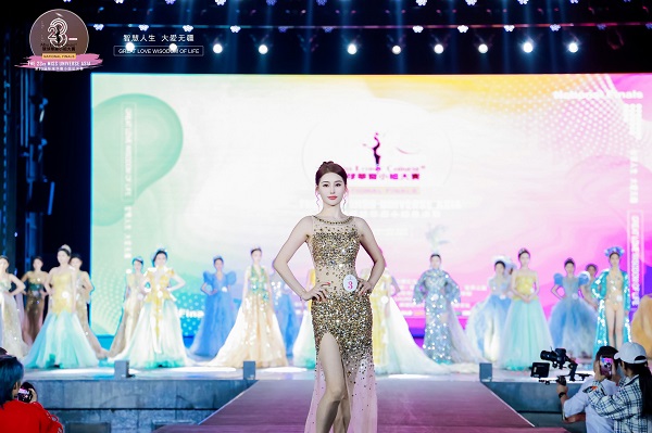 阮依依——荣获第23届环球华裔小姐澳门总决赛冠军